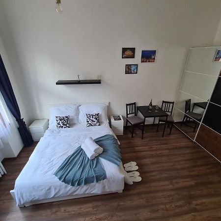 Světlý prostorný byt v Karlíně Praga Exterior foto